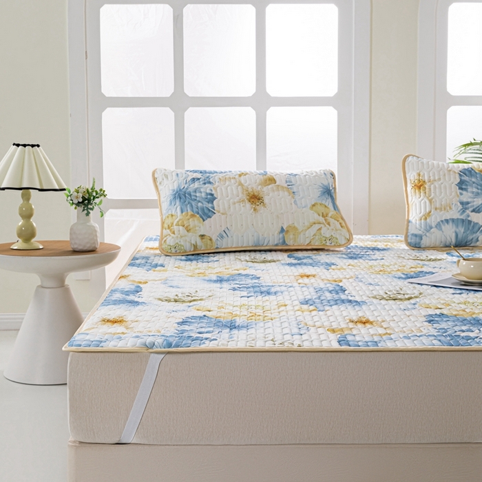 91家纺网 家纺一手货源 找家纺 美丽折2025新品6mm厚天然乳胶凉席三件套 大版印花卡通乳胶凉席平铺款 繁花