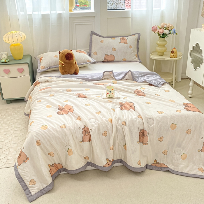 91家纺网 家纺一手货源 找家纺 顺顺家纺 2025新款凉感丝印花夏被空调被 卡皮巴拉