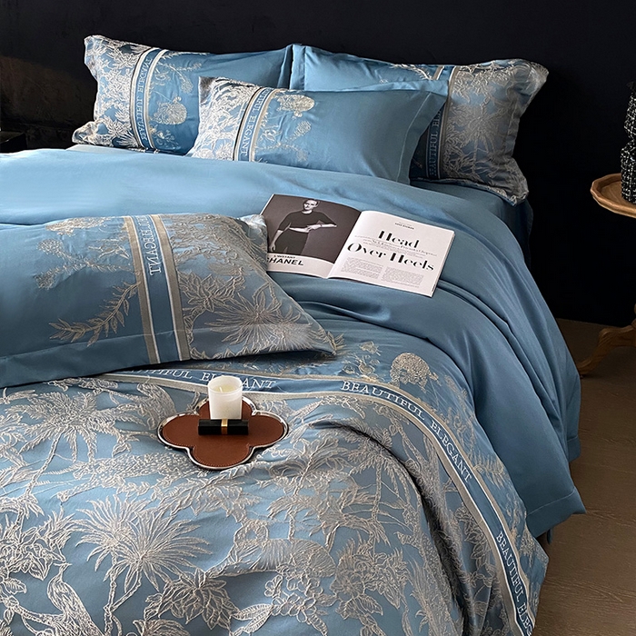 91家纺网 家纺一手货源 找家纺 优悦生活馆 2025新款冰丝浮雕绣花四件套 迷雾花园-蓝