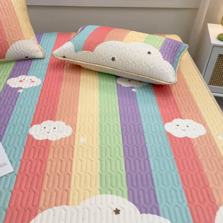 91家纺网 家纺一手货源 找家纺 美丽折2025新品6mm厚天然乳胶凉席三件套 大版印花卡通乳胶凉席平铺款 彩虹岛