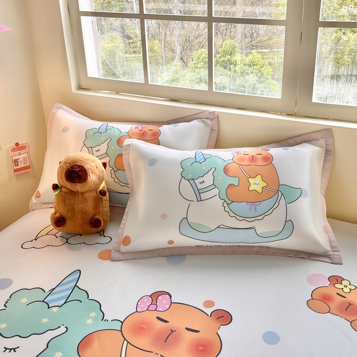 91家纺网 家纺一手货源 找家纺 博雅 2025新款独家版权A类大版数码印花1200D冰丝凉席 木马卡皮巴拉