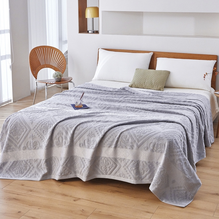 91家纺网 家纺一手货源 找家纺 爱港家纺 2025新款上海专版老式怀旧全棉A类纱布毛巾被 古韵-灰 