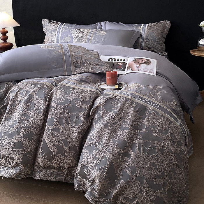 91家纺网 家纺一手货源 找家纺 优悦生活馆 2025新款冰丝浮雕绣花四件套 迷雾花园-深灰