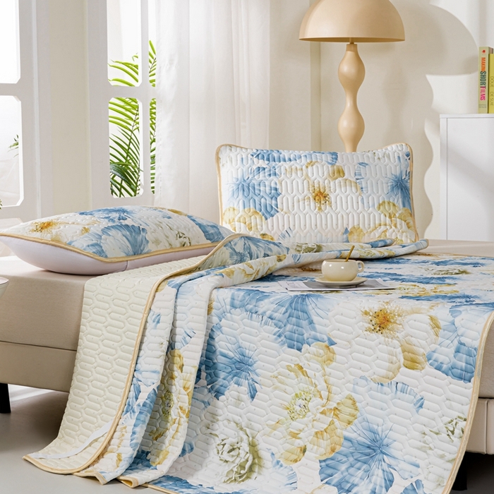 91家纺网 家纺一手货源 找家纺 美丽折2025新品6mm厚天然乳胶凉席三件套 大版印花卡通乳胶凉席平铺款 繁花