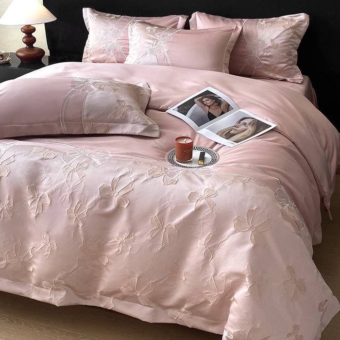 91家纺网 家纺一手货源 找家纺 优悦生活馆 2025新款冰丝浮雕绣花四件套 暮光之城-豆沙