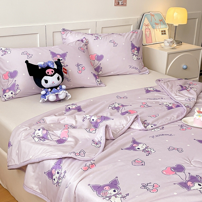 91家纺网 家纺一手货源 找家纺 金爱家2025新款A类三丽鸥正版授权高品质牛奶丝软糯针织棉大豆夏被系列详情 针织棉三丽鸥-樱桃库洛米