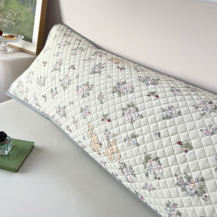 91家纺网 家纺一手货源 找家纺 爱港家纺 2025新款凉感丝双人长枕巾 夏季情侣枕头巾 绑带长枕巾 花兔萌 150*48