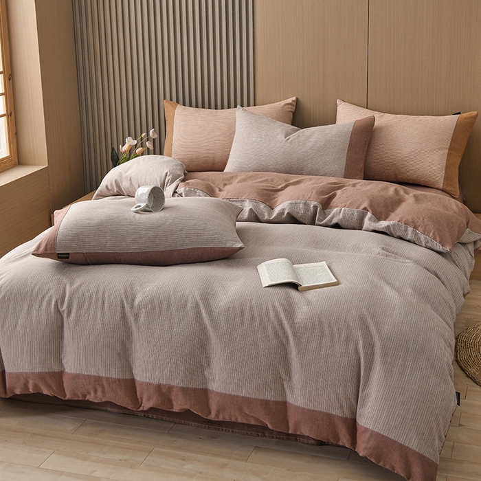 91家纺网 家纺一手货源 找家纺 金艾草2025年新款60S纯棉色织水洗大提花四件套 时光条-拿铁