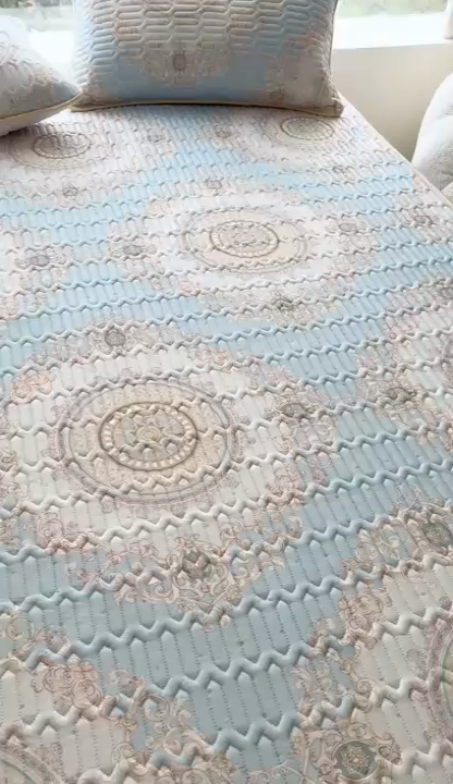 91家纺网 家纺一手货源 找家纺 美丽折2025新品6mm厚天然乳胶凉席三件套 大版印花卡通乳胶凉席平铺款 罗马假日