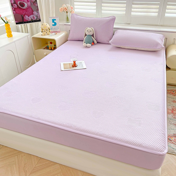 91家纺网 家纺一手货源 找家纺 迪乐妮 2025新款小冰熊凉豆豆席床笠 薰衣紫-小冰熊凉豆豆床笠