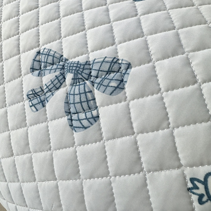 91家纺网 家纺一手货源 找家纺 爱港家纺 2025新款凉感丝双人长枕巾 夏季情侣枕头巾 绑带长枕巾 蓝蝶结 180*48