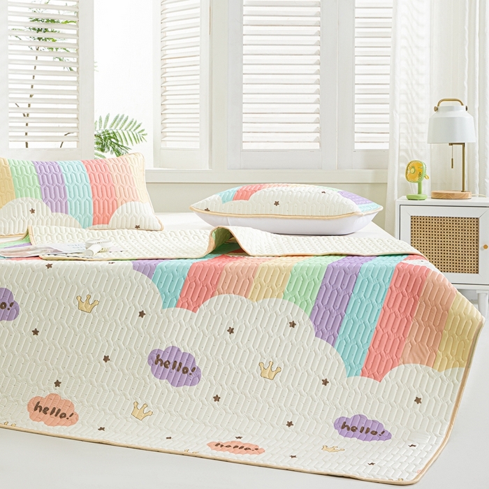 91家纺网 家纺一手货源 找家纺 美丽折2025新品6mm厚天然乳胶凉席三件套 大版印花卡通乳胶凉席平铺款 彩虹岛