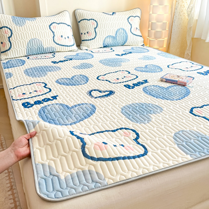 91家纺网 家纺一手货源 找家纺 柒月家居 2025新款小清新乳胶凉席 爱心小熊