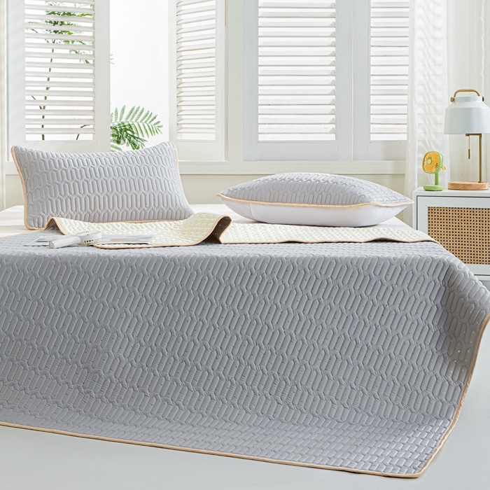 91家纺网 家纺一手货源 找家纺 美丽折2025新品6mm厚天然乳胶凉席三件套 大版印花卡通乳胶凉席平铺款 灰色