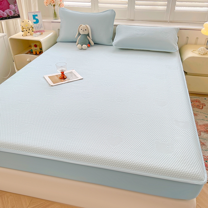 91家纺网 家纺一手货源 找家纺 迪乐妮 2025新款小冰熊凉豆豆席床笠 天空蓝-小冰熊凉豆豆床笠