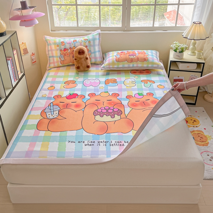 91家纺网 家纺一手货源 找家纺 博雅 2025新款独家版权A类大版数码印花1200D冰丝凉席 派对卡皮巴拉