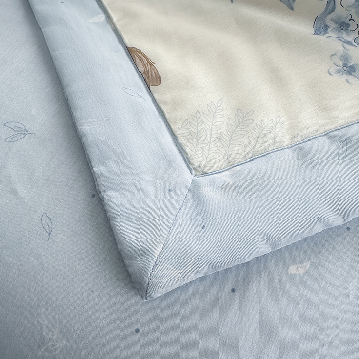 91家纺网 家纺一手货源 找家纺 瑜珠家纺 2025新款里外全棉棉花夏被 青花舞梦