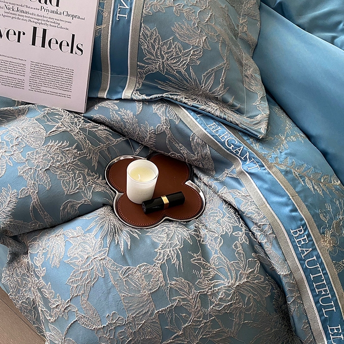 91家纺网 家纺一手货源 找家纺 优悦生活馆 2025新款冰丝浮雕绣花四件套 迷雾花园-蓝