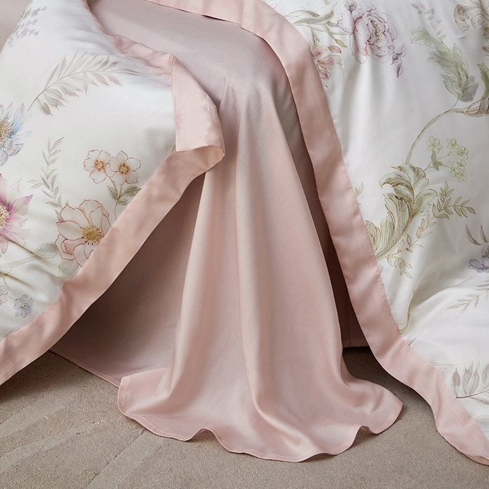 91家纺网 家纺一手货源 找家纺 薏思家纺 2025新款50支莱赛尔天丝数码印花夏被+四件套（礼盒包装） 春日落樱