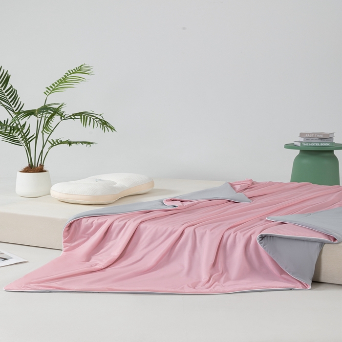 91家纺网 家纺一手货源 找家纺 潮邦家居 2025新款凉感丝夏被夏凉被空调被 粉黛玉拼灰