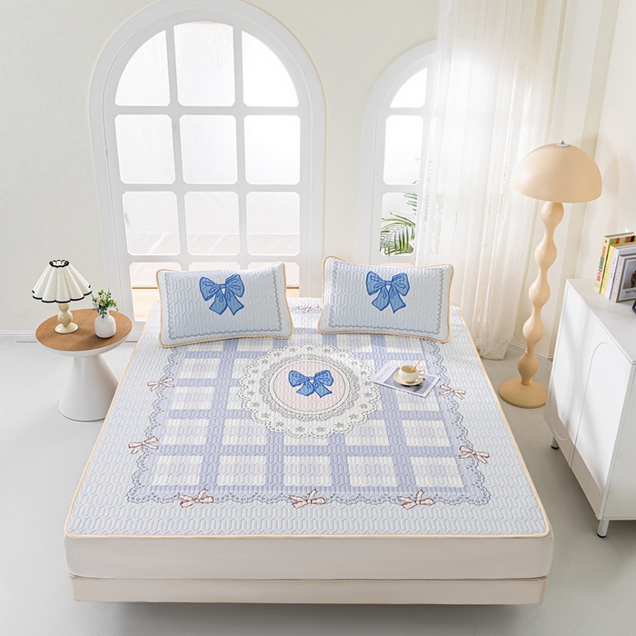 91家纺网 家纺一手货源 找家纺 美丽折2025新品6mm厚天然乳胶凉席三件套 大版印花卡通乳胶凉席平铺款 蝴蝶结