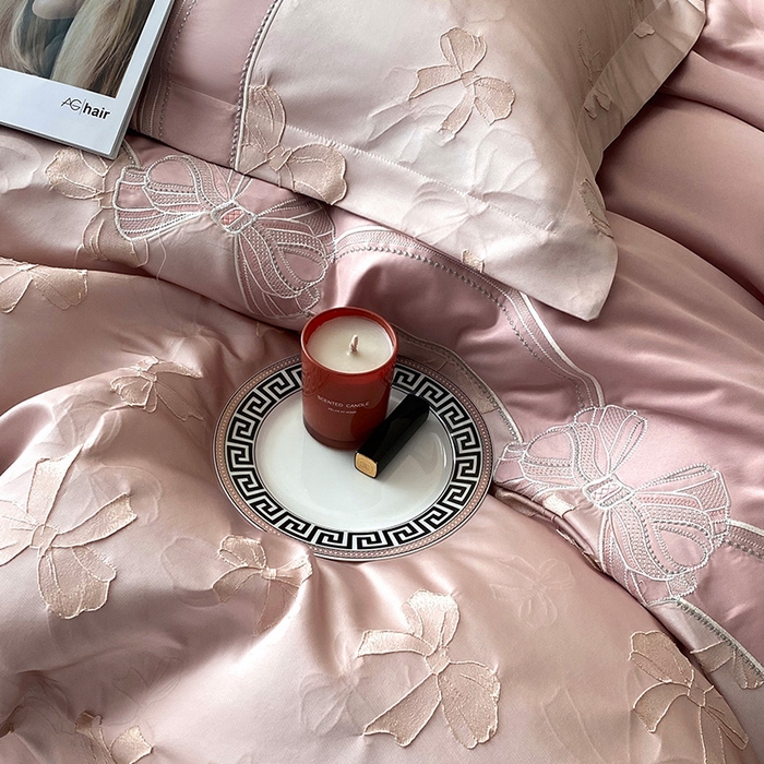 91家纺网 家纺一手货源 找家纺 优悦生活馆 2025新款冰丝浮雕绣花四件套 暮光之城-豆沙