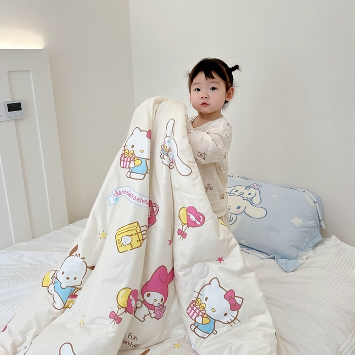 91家纺网 家纺一手货源 找家纺 兜米家居 2025夏季新品三丽鸥深睡双感针织凉感空调被夏被 快乐家族