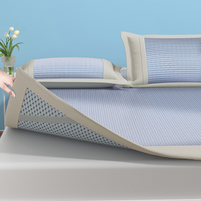 91家纺网 家纺一手货源 找家纺 绒艺席业 2025新款A类抗菌冰丝凉席系列-小冰熊款 冰熊-蓝