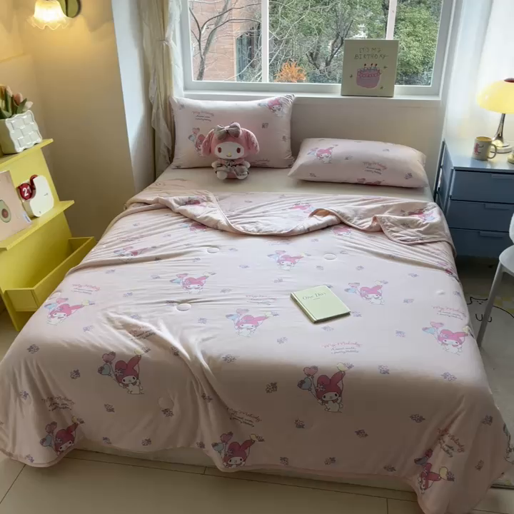 91家纺网 家纺一手货源 找家纺 金爱家2025新款A类三丽鸥正版授权高品质牛奶丝软糯针织棉大豆夏被系列详情 针织棉三丽鸥-气球美乐蒂