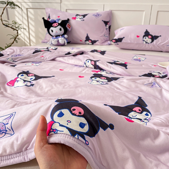 91家纺网 家纺一手货源 找家纺 金爱家2025新款A类三丽鸥正版授权高品质牛奶丝软糯针织棉大豆夏被系列详情 针织棉三丽鸥-紫色梦幻库洛米