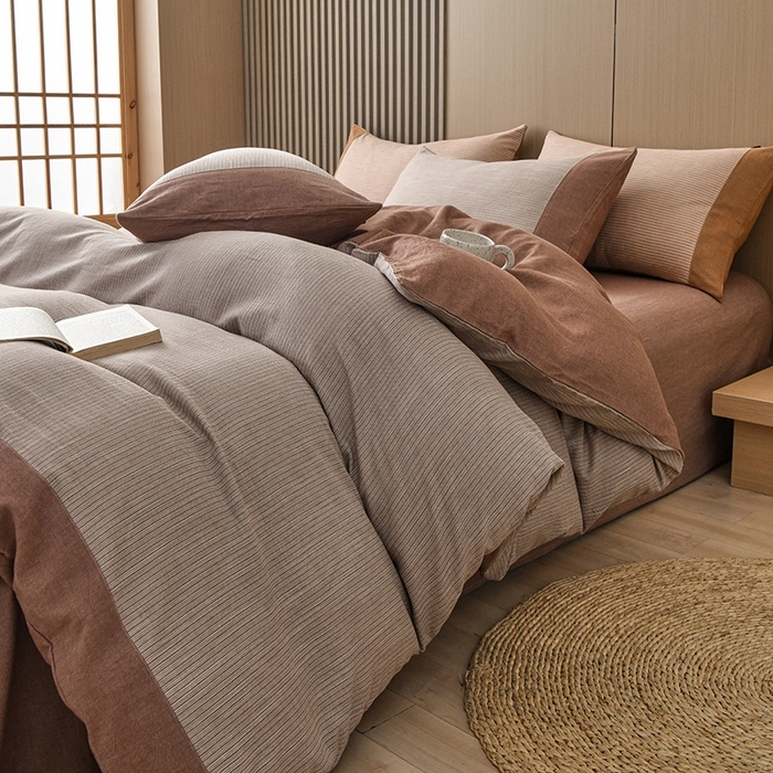 91家纺网 家纺一手货源 找家纺 金艾草2025年新款60S纯棉色织水洗大提花四件套 时光条-拿铁