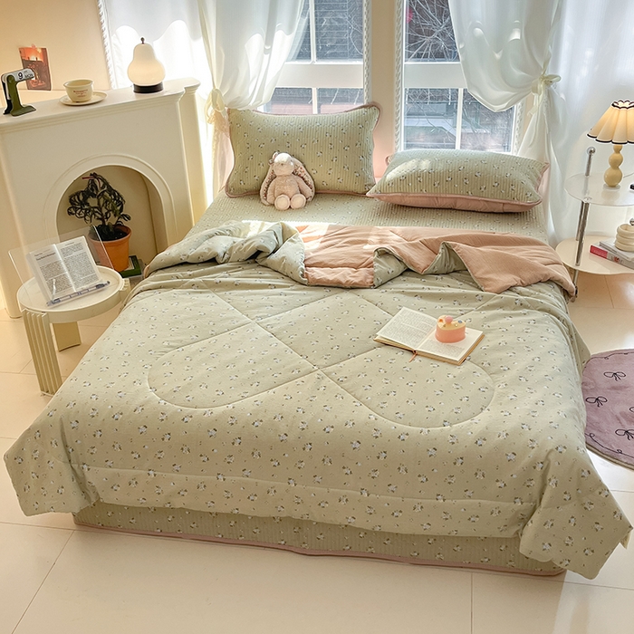 91家纺网 家纺一手货源 找家纺 贝扬思家纺 2025新款云感双层纱7A抗菌夏被四件套系列 茶野