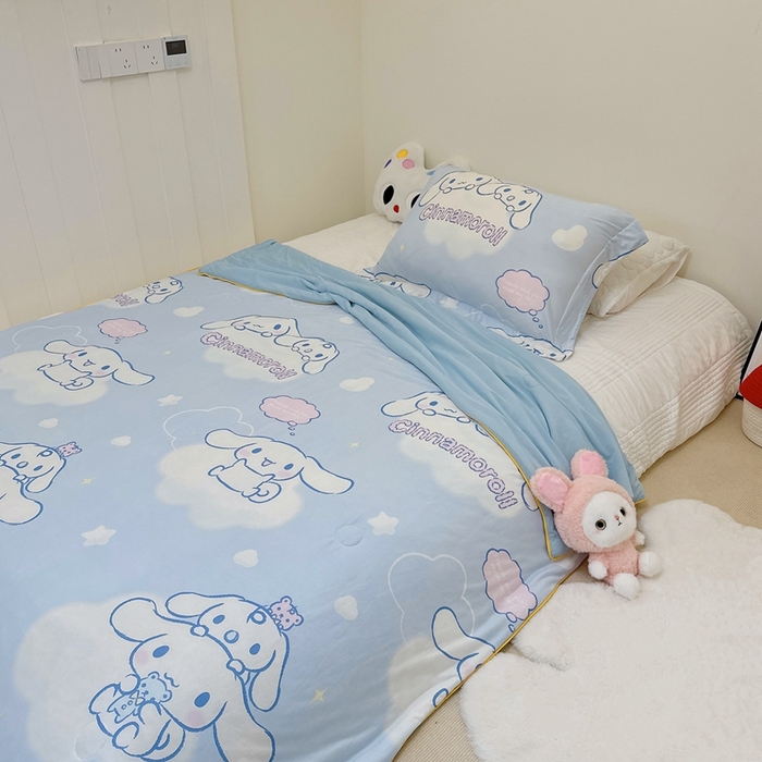 91家纺网 家纺一手货源 找家纺 兜米家居 2025夏季新品三丽鸥深睡双感针织凉感空调被夏被 云朵玉桂狗