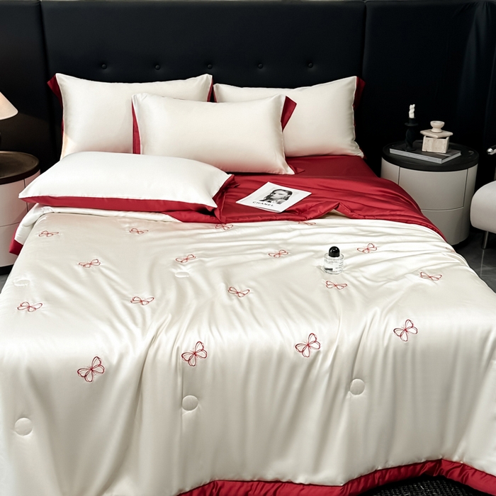 91家纺网 家纺一手货源 找家纺 满羽家纺 2025新款冰丝夏被四件套-满绣系列 迷蝶-奶白红
