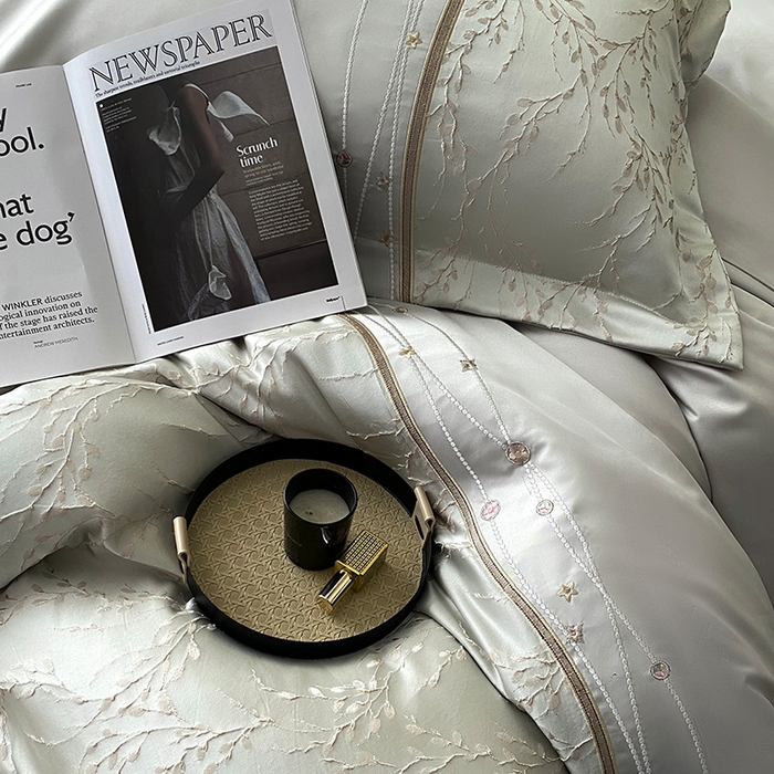 91家纺网 家纺一手货源 找家纺 优悦生活馆 2025新款冰丝浮雕绣花四件套 浪漫星河-灰绿