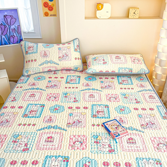 91家纺网 家纺一手货源 找家纺 柒月家居 2025新款小清新乳胶凉席 蛋糕兔兔