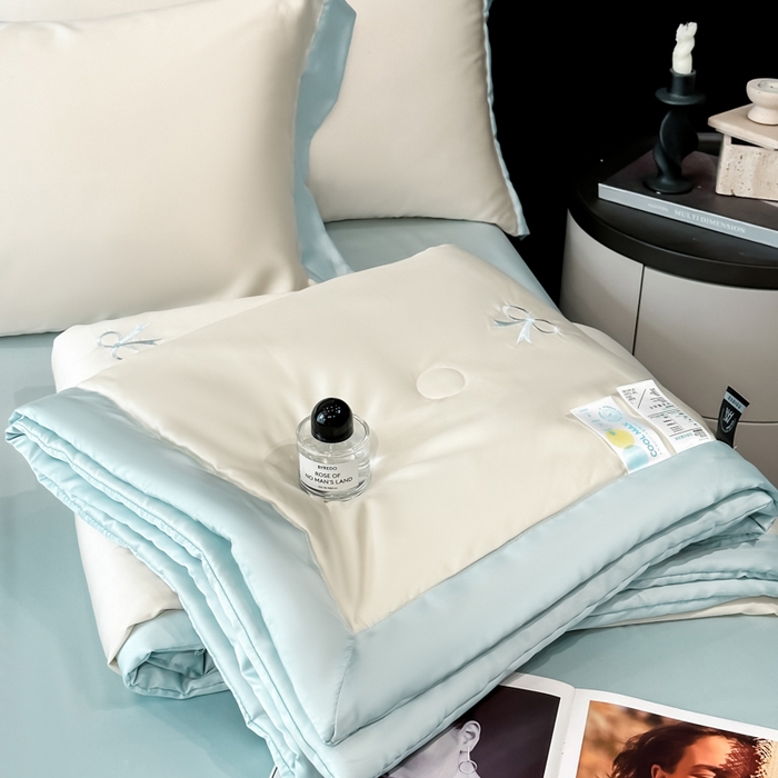 91家纺网 家纺一手货源 找家纺 满羽家纺 2025新款冰丝夏被四件套-满绣系列 蝴蝶结-奶白兰