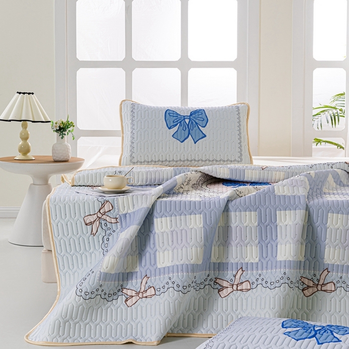 91家纺网 家纺一手货源 找家纺 美丽折2025新品6mm厚天然乳胶凉席三件套 大版印花卡通乳胶凉席平铺款 蝴蝶结