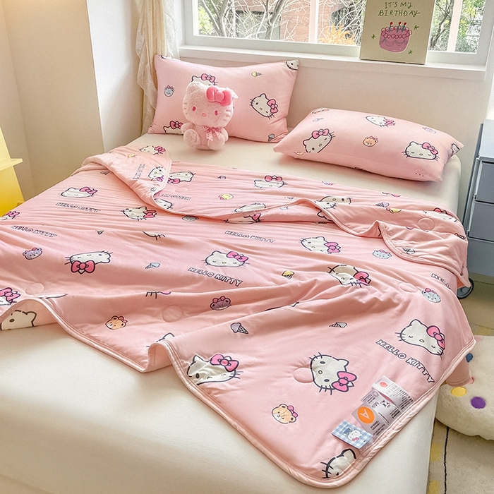 91家纺网 家纺一手货源 找家纺 金爱家2025新款A类三丽鸥正版授权高品质牛奶丝软糯针织棉大豆夏被系列详情 针织棉三丽鸥-粉粉甜筒kitty