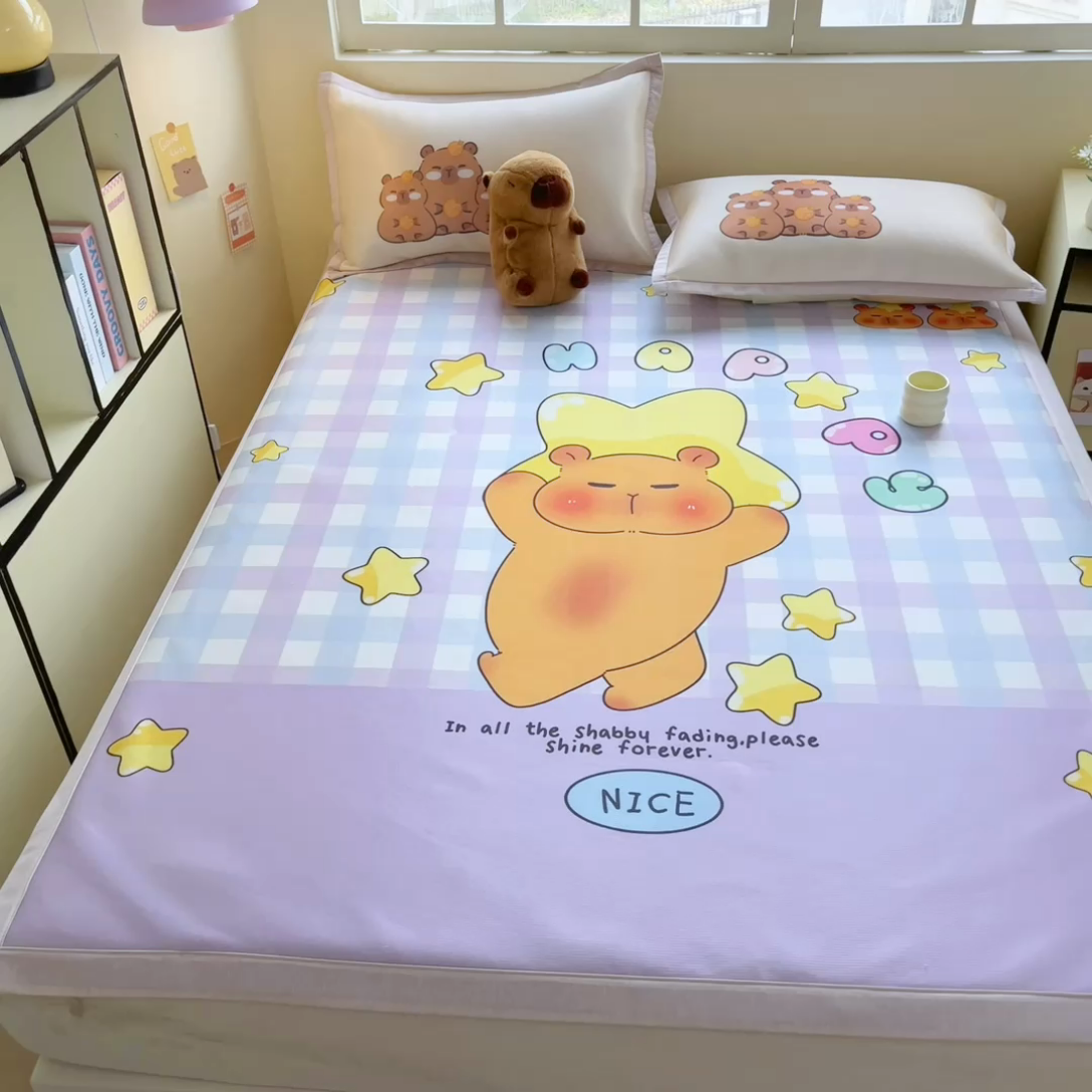 91家纺网 家纺一手货源 找家纺 博雅 2025新款独家版权A类大版数码印花1200D冰丝凉席 星星卡皮巴拉