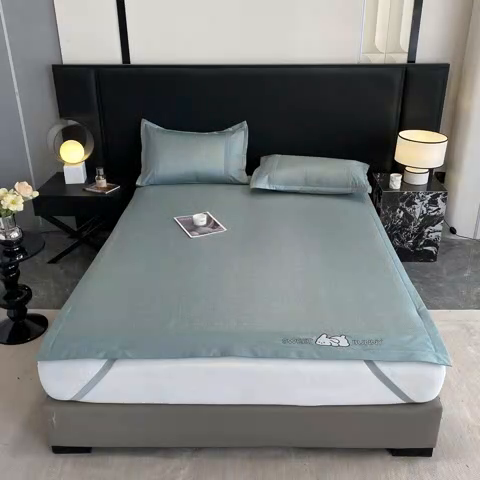 91家纺网 家纺一手货源 找家纺 莱米家纺 2025新款加厚凉感绣花冰藤席 可爱兔—湖绿-凉席