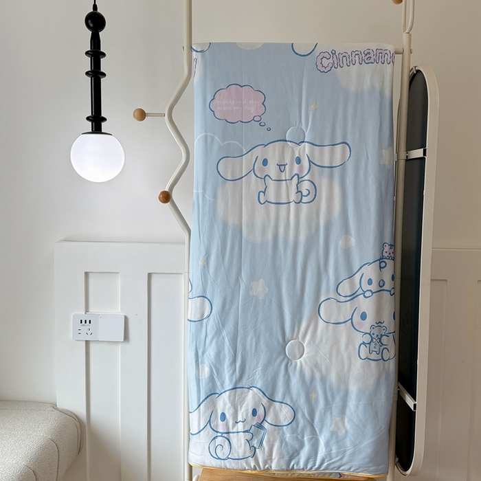 91家纺网 家纺一手货源 找家纺 兜米家居 2025夏季新品三丽鸥深睡双感针织凉感空调被夏被 云朵玉桂狗