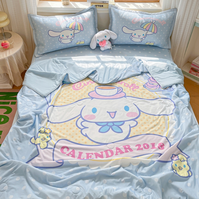 91家纺网 家纺一手货源 找家纺 博雅 2025新款 三丽鸥凉感丝夏被冰丝凉席组合四件套 欢乐玉桂狗