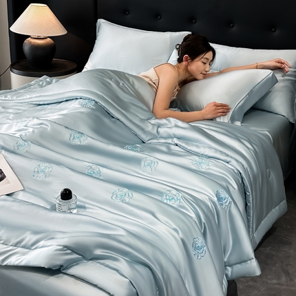 91家纺网 家纺一手货源 找家纺 （总）满羽家纺 2025新款冰丝夏被四件套-满绣系列