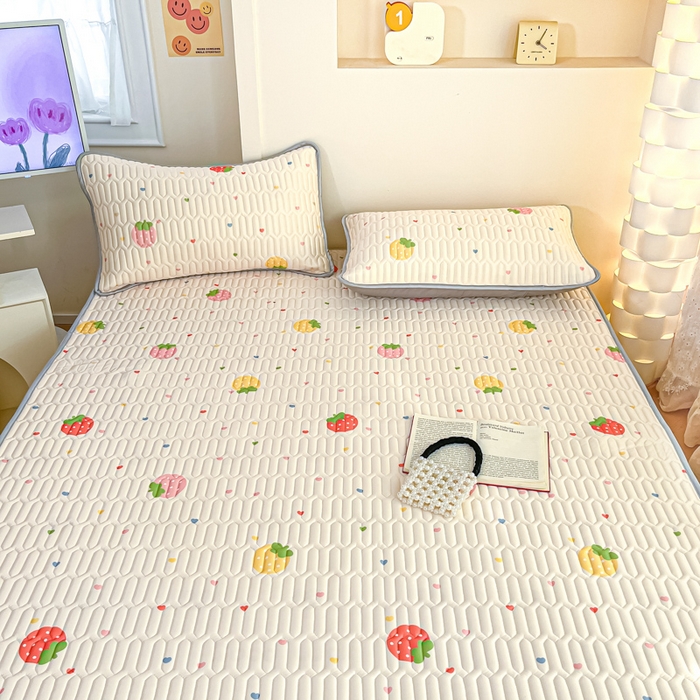 91家纺网 家纺一手货源 找家纺 柒月家居 2025新款小清新乳胶凉席 爱心草莓