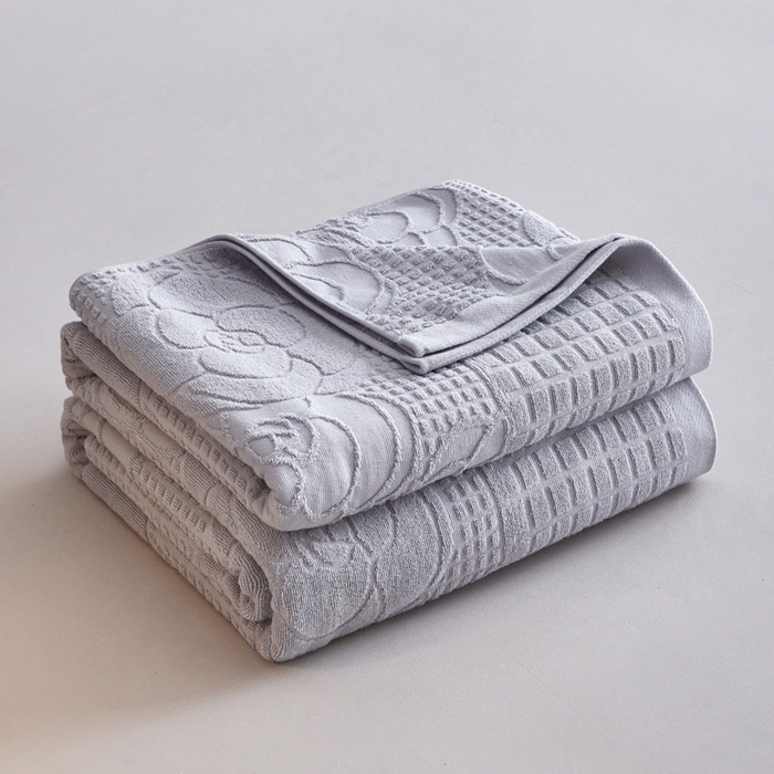 91家纺网 家纺一手货源 找家纺 爱港家纺 2025新款上海专版老式怀旧全棉A类纱布毛巾被 茶花-灰