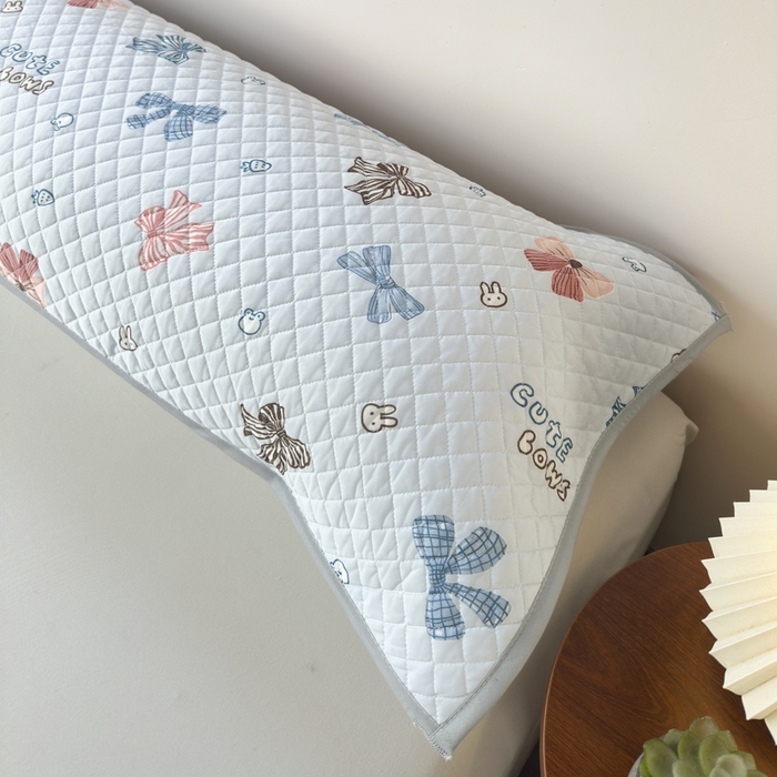 91家纺网 家纺一手货源 找家纺 爱港家纺 2025新款凉感丝双人长枕巾 夏季情侣枕头巾 绑带长枕巾 蓝蝶结 180*48