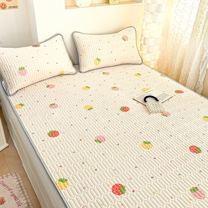 91家纺网 家纺一手货源 找家纺 柒月家居 2025新款小清新乳胶凉席 爱心草莓