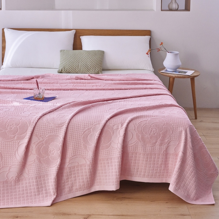 91家纺网 家纺一手货源 找家纺 爱港家纺 2025新款上海专版老式怀旧全棉A类纱布毛巾被 茶花-粉