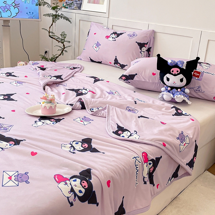 91家纺网 家纺一手货源 找家纺 金爱家2025新款A类三丽鸥正版授权高品质牛奶丝软糯针织棉大豆夏被系列详情 针织棉三丽鸥-紫色梦幻库洛米